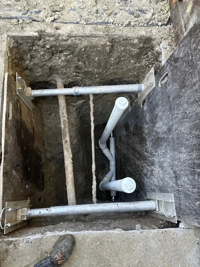 Experienced plumber completing Drain Cleaning work in Arcadia